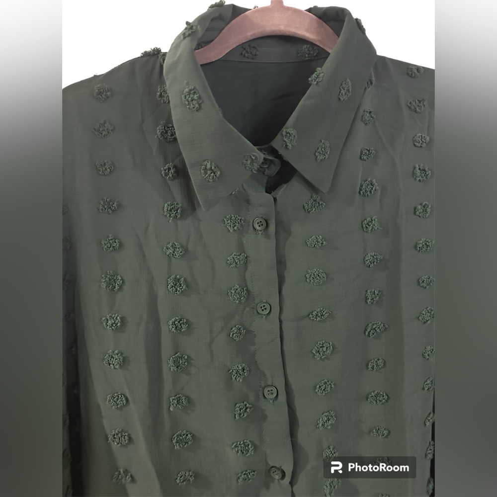 NWOT Green Dotted Collared Button Up Long Sleeve Blouse - Picture 2 of 5
